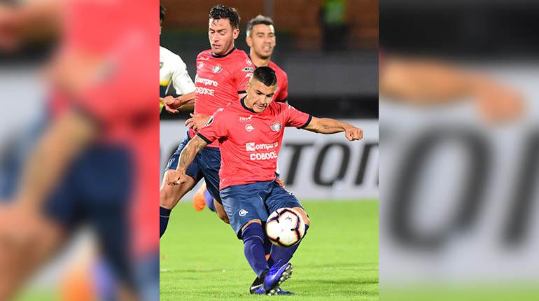 El volante argentino Cristian Chávez en el partido ante Boca Juniors. | Carlos López
