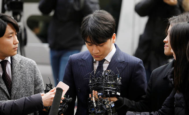 Seungri, miembro de la banda de K-pop Big Bang, ante los medios de comunicaciÃ³n (Reuters)