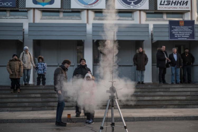 Un cohete pequeño lanzado con éxito como parte de las clases en el cosmódromo. (Maxim Babenko/The New York Times)