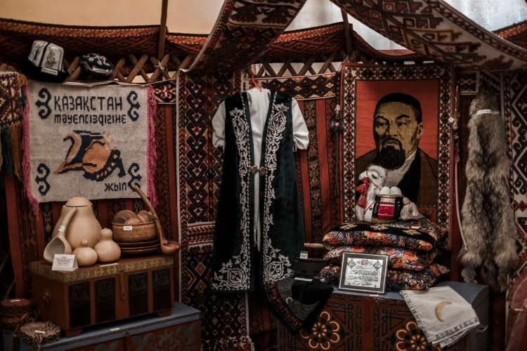 Una exhibición de cultura kazaja en el Museo de la Ciudad de Baikonur. (Maxim Babenko/The New York Times)