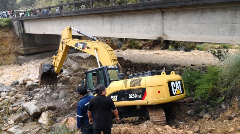 Trabajos en el puente Kayarani, en la ruta Cochabamba- Santa Cruz.| Foto: ABC