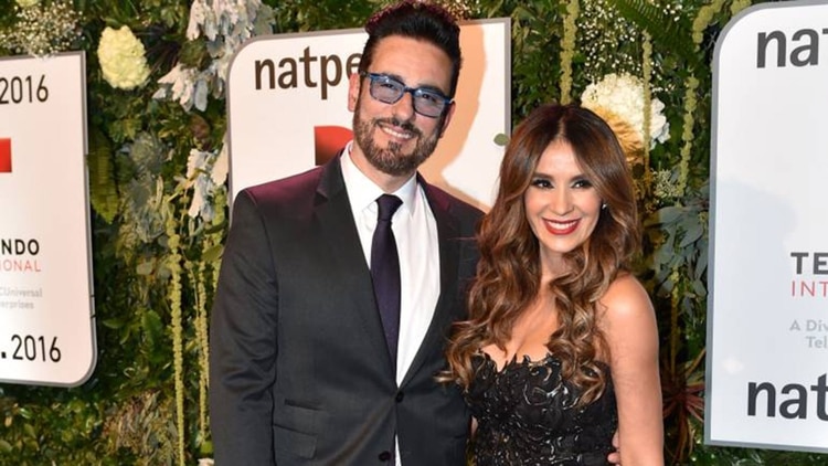 Miguel Varoni con su esposa, la reconocida actriz colombiana Catherine Siachoque.