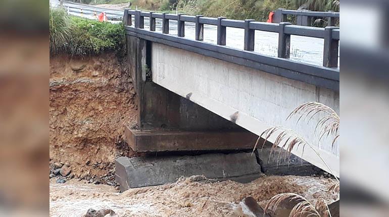 Daños sufridos por el puente Kayarani. | ABC