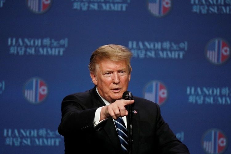 Trump viene de una cumbre bilateral con el líder norcoreano Kim Jong-un que no cumplió con las expectativas (Reuters)