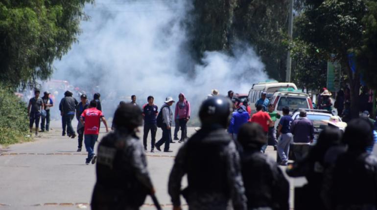 Gasificaciones a los manifestantes de Sipe Sipe | Daniel James