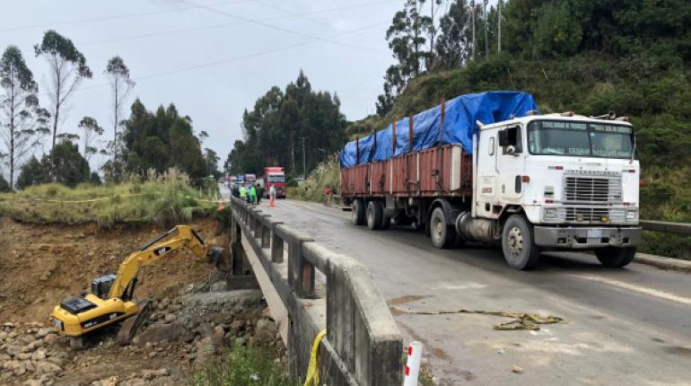 El paso por el puente Kayarani después de su habilitación. | ABC