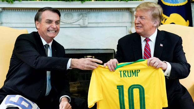 El presidente de Brasil, Jair Bolsonaro, junto al presidente de EE.UU., Donald Trump