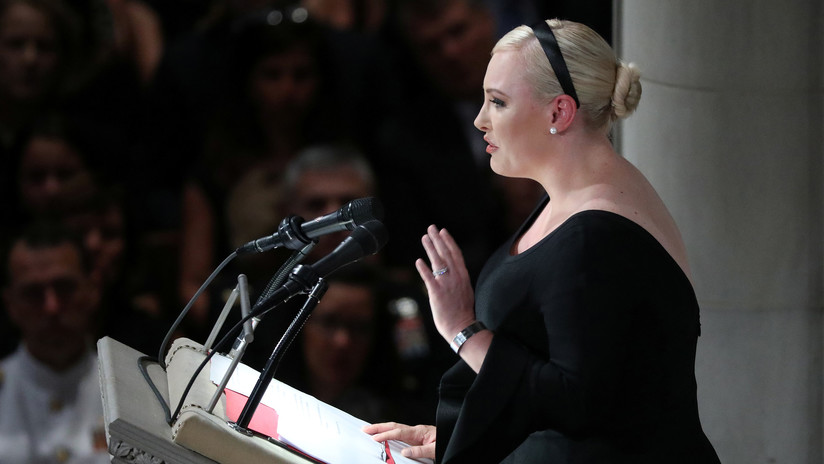 La hija del difunto senador John McCain recrimina a Trump las palabras contra su padre