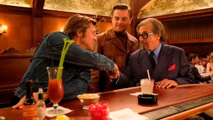 Al Pacino, DiCaprio y Pitt en una escena de “Once upon a time in Hollywood”