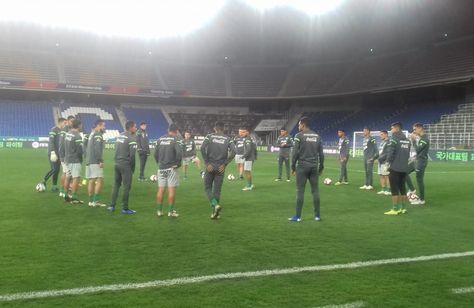 Entrenamiento de la selección boliviana en Ulsan en la jornada previa al choque amistoso con Corea del Sur. Foto: Jorge Asturizaga