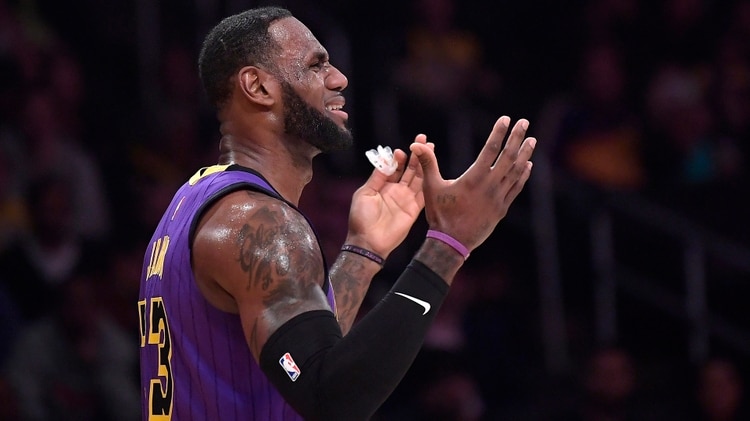 Lebron James no jugará la postemporada de la NBA después de 13 años. (AP)