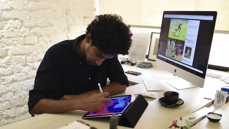 El arquitecto Suhas Nahian, de 29 años, reveló que no eligió los colores del Betis a propósito (AFP)