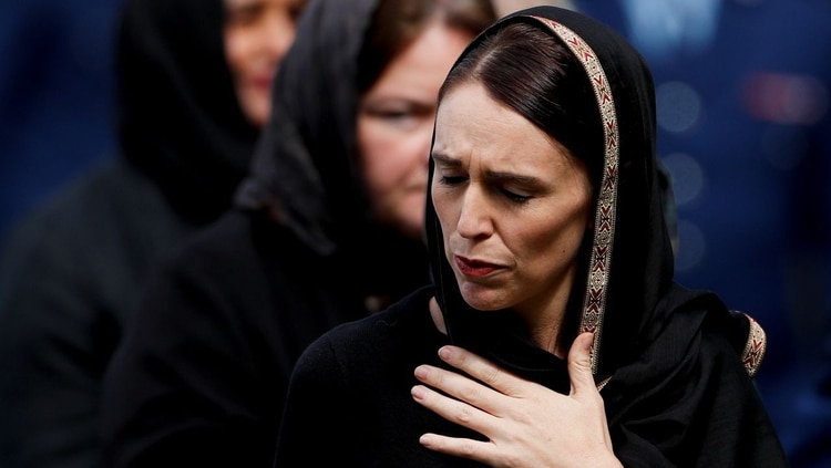 La primera ministra del país, Jacinda Ardern, apareció en el acto de este viernes con un velo (Foto: Reuters)