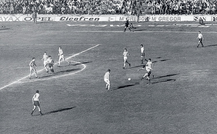 El gol del Chango Cárdenas al Celtic cuando Racing fue campeón intercontinental. Lennon se hizo hincha de Racing para burlarse del Celtic.