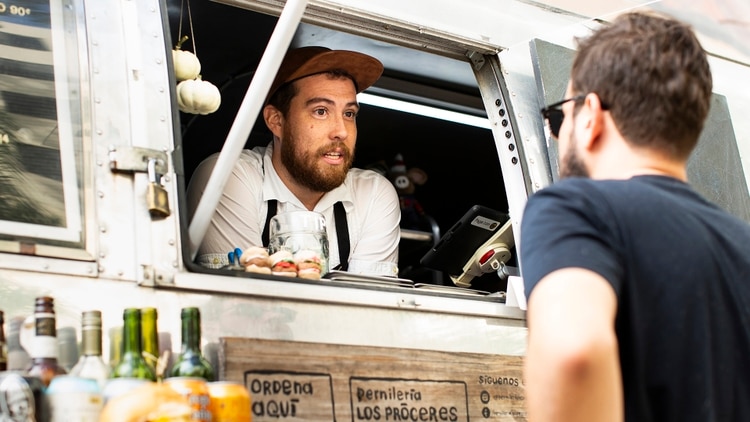 El chef Mario Juan ha estado cocinando en un remolque Airstream adaptado desde que el huracán María frenó sus planes para establecer un restaurante. Érika P. Rodríguez para The New York Times