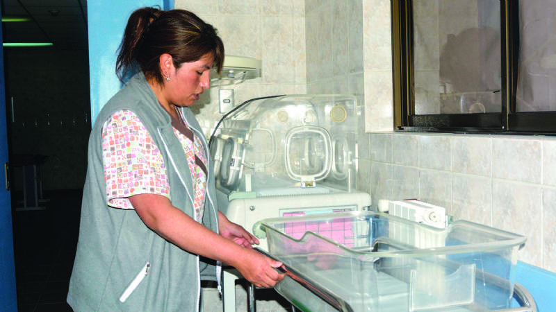 Maternidades del país colapsan y sufren por falta de incubadoras