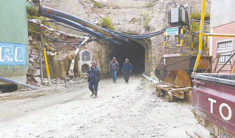 Oruro. Ingreso a la mina de Huanuni. Los jucus entran a este sector desde túneles detrás de Posokoni. Foto: Jorge Quispe