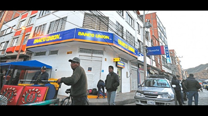 VULNERABLES. Sustrajeron dinero de cuatro cajeros automáticos del Banco Unión entre agosto de 2015 y marzo de 2016.