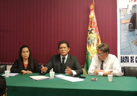 El secretario ejecutivo del SIRMES, Fernando Romero durante la conferencia de prensa.