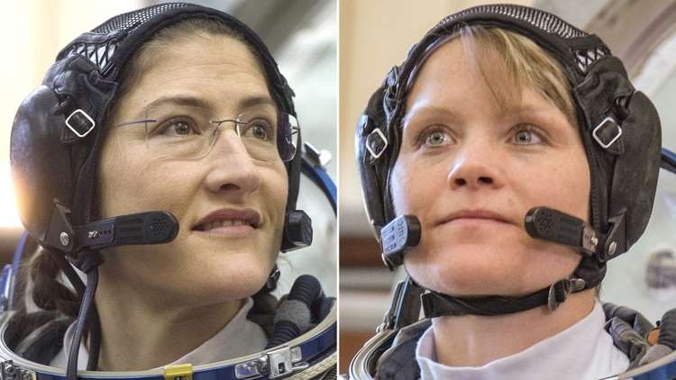 Christina Koch y Anne McClain debían protagonizar la primera caminata espacial femenina