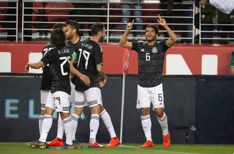 Dos Santos también asistió a Javier Hernández para que marcara el tercer gol (Foto: Twitter Selección de México)