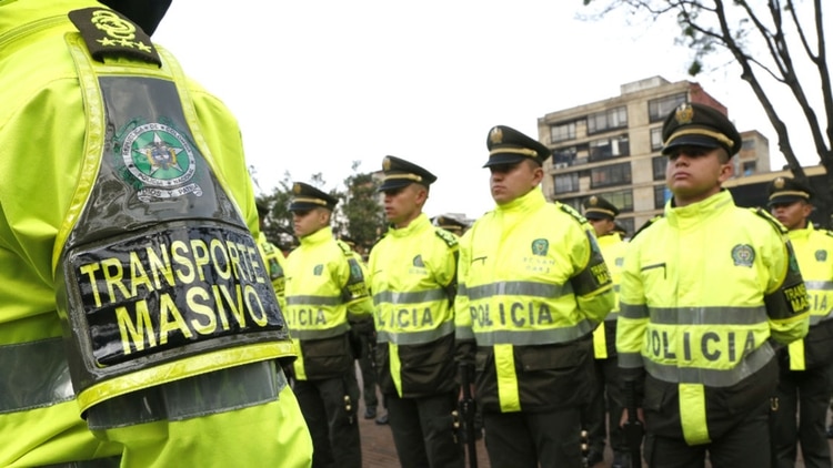 El policía acusado habría recibido más de 31 mil dólares de sus compañeros por la compra del auto.