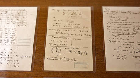 Páginas de los manuscritos de Albert Einstein en la Universidad Hebrea de Jerusalén, el 6 de marzo de 2019.