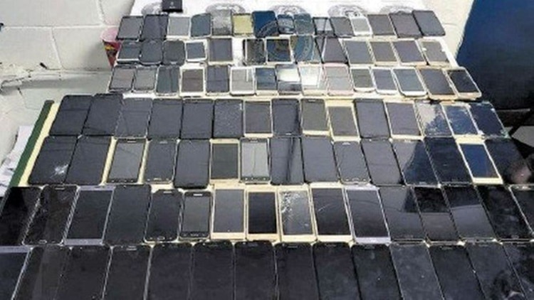 Celulares recuperados de los penales