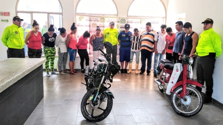 Fueron capturadas 13 personas que pertenecían a la banda, entre ellas seis mujeres que la lideraban.