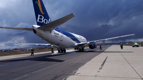 El avión de BoA que sufrió el percance en el aeropuerto de El Alto.