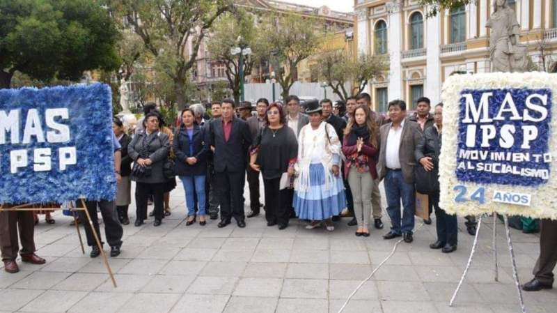 Aniversarios del MAS: De masivas concentraciones a "humildes" ofrendas florales