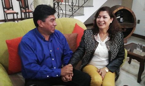 El magistrado del TCP, Orlando Ceballos Acuña junto a su esposa, hace una semana atrás.