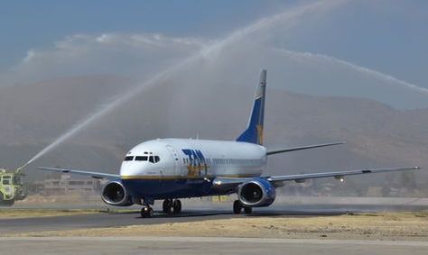Un avión del TAM en el Aeropuerto Jorge Wilstermann. Foto: Fernando Cartagena- archivo