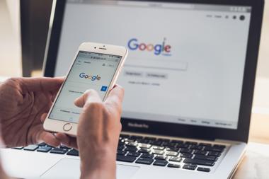 Sólo hay alguien a quien no mentimos nunca, alguien ante quien nos desnudamos y nos mostramos realmente como somos: Google