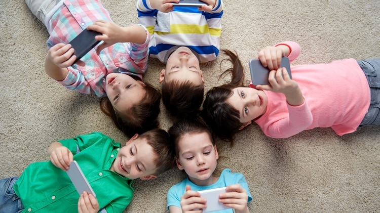 Expuestos a lo digital desde pequeños, los adolescentes no entienden lo análogo. (Shutterstock)