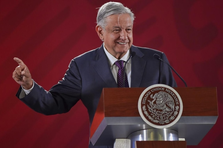 La administración de AMLO impuso un nuevo método de licitación que atrasa la compra de estos medicamentos vitales para ese sector de la población (Foto: Cortesía Presidencia)