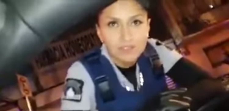 Antes de retirarse le dijo al hombre que se cuidara (Captura de pantalla)