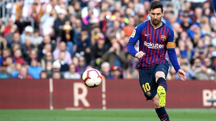 Messi, capitán del Barcelona que buscará el triplete en la temporada: ganar la liga española, la Copa del Rey y la Champions League (AFP)