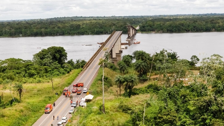 Medios locales publicaron que una inspección al puente realizada en enero detectó problemas de corrosión en los pilares. En ese momento, el gobierno no consideró que el problema fuera tan serio como para cerrar el tramo (Reuters)