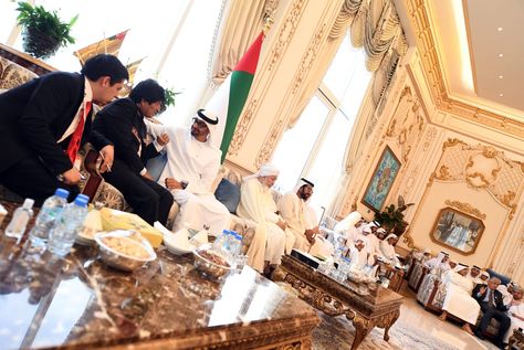 El presidente Evo Morales visita al príncipe de Abu Dhabi, Mohammed bin Zayed Al Nahyan.