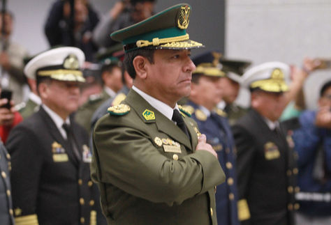 El general Vladimir Yuri Mariscal en el momento de juramento como Comandante General de la Policía Boliviana