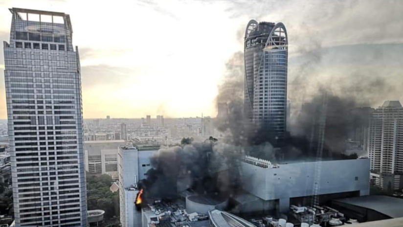 Personas saltan al vacío durante un incendio en un centro comercial de Bangkok (VIDEOS)