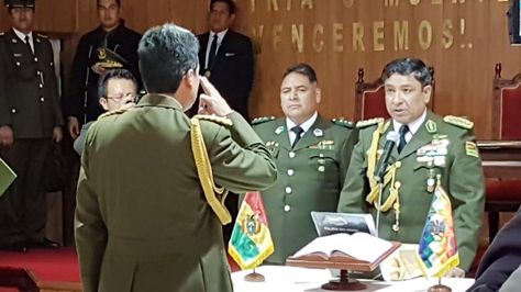 El general Eduardo Rivera es posesionado como el subcomandante general de la Policía y el general Jhonny Coronel como supervisor general de esa institución. Foto: Ángel Guarachi