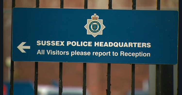 La policía de Sussex pidió disculpas a la familia de la víctima (Foto: @Hayley_Barlow)
