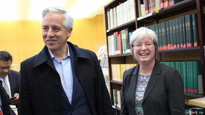 El vicepresidente de Bolivia, Álvaro García Linera, fue recibido por la directora del Instituto Iberoamericano de Berlín, Barbara Göbel.