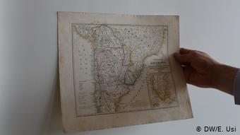 El vicepresidente boliviano muestra un mapa de Bolivia datado de 1881, cuando el territorio del país se extendía hasta el Océano Pacífico.