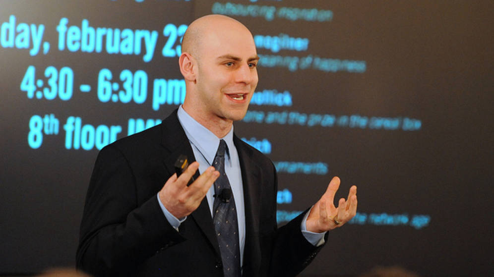 Foto: El profesor de la Escuela de Negocios de Wharton, Adam Grant. (Wharton School)