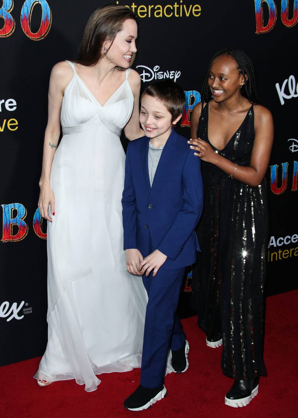 Angelina Jolie, con sus hijos Knox y Zahara en el estreno de 