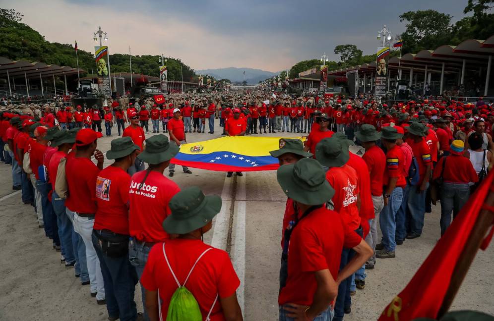 Foto: Integrantes de la Milicia Bolivariana participan en la conmemoraciÃ³n del aniversario 17 del fallido golpe de estado contra el fallecido presidente venezolano Hugo ChÃ¡vez. (EFE)