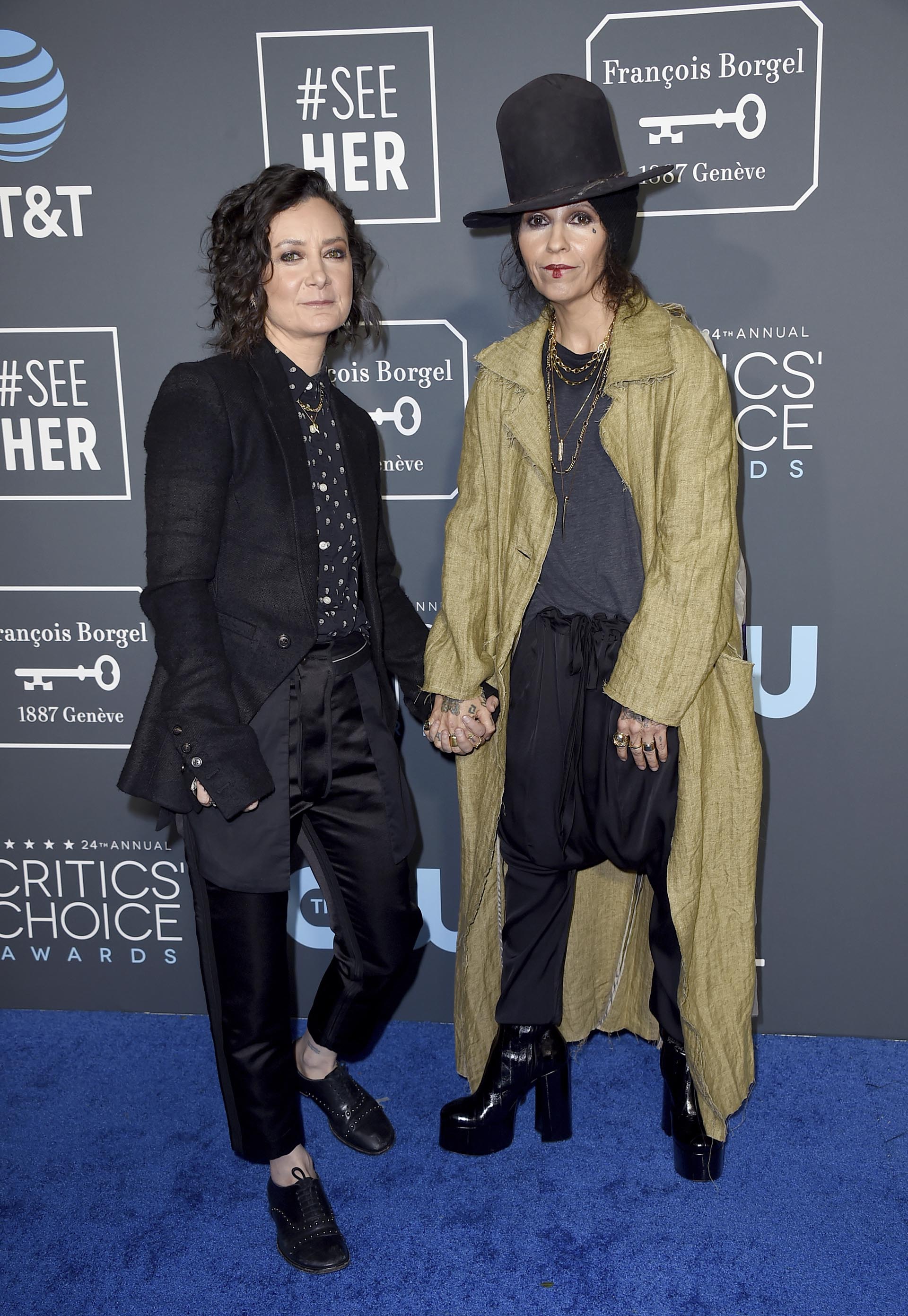 Sara Glibert y Linda Perry ( Jordan Strauss/Invision/AP)